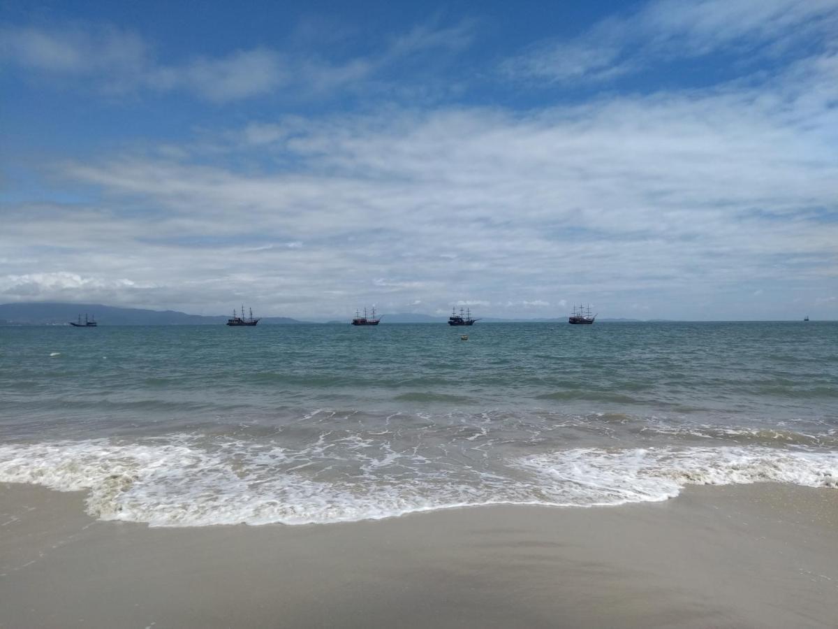 Ferienwohnung Apto Na Praia De 1 Dormitorio Com Vista Pro Mar A Poucos Passos Da Areia Florianópolis Exterior foto